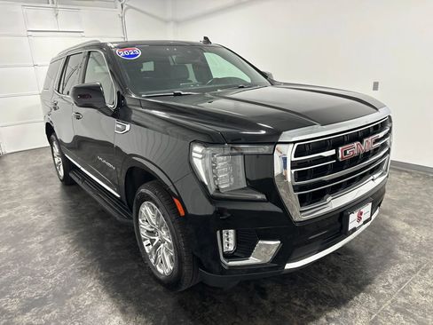 Used 2023 GMC Yukon SLT AWD/4WD image 3