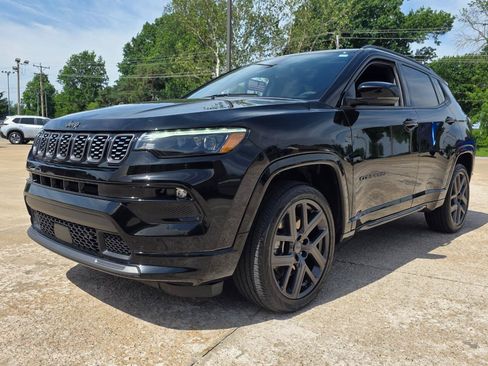 Used 2024 Jeep Compass Limited w/ High Altitude Package AWD/4WD image 2