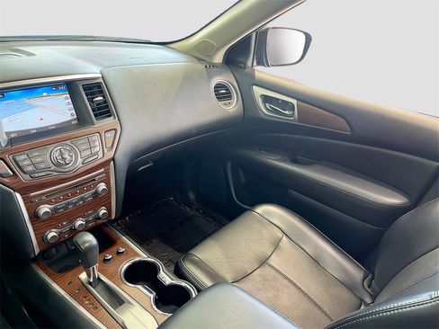 Used 2020 Nissan Pathfinder Platinum image 24