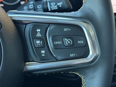 Used 2025 Jeep Wrangler Unlimited Sahara AWD/4WD image 28