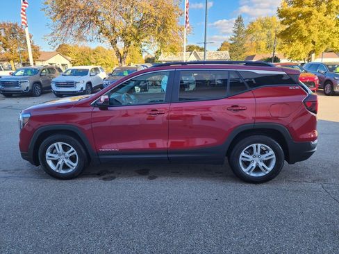 Used 2023 GMC Terrain SLE w/ Driver Convenience Package image 8