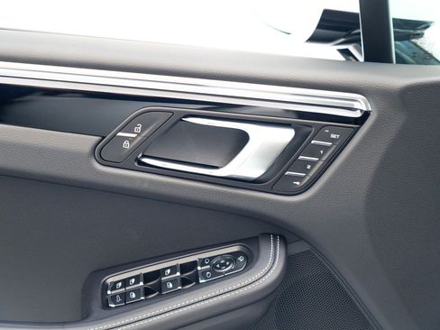 Certified 2026 Porsche Macan Turbo AWD/4WD image 23