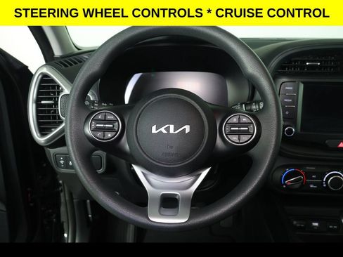 Used 2025 Kia Soul LX w/ LX Technology Package FWD image 4