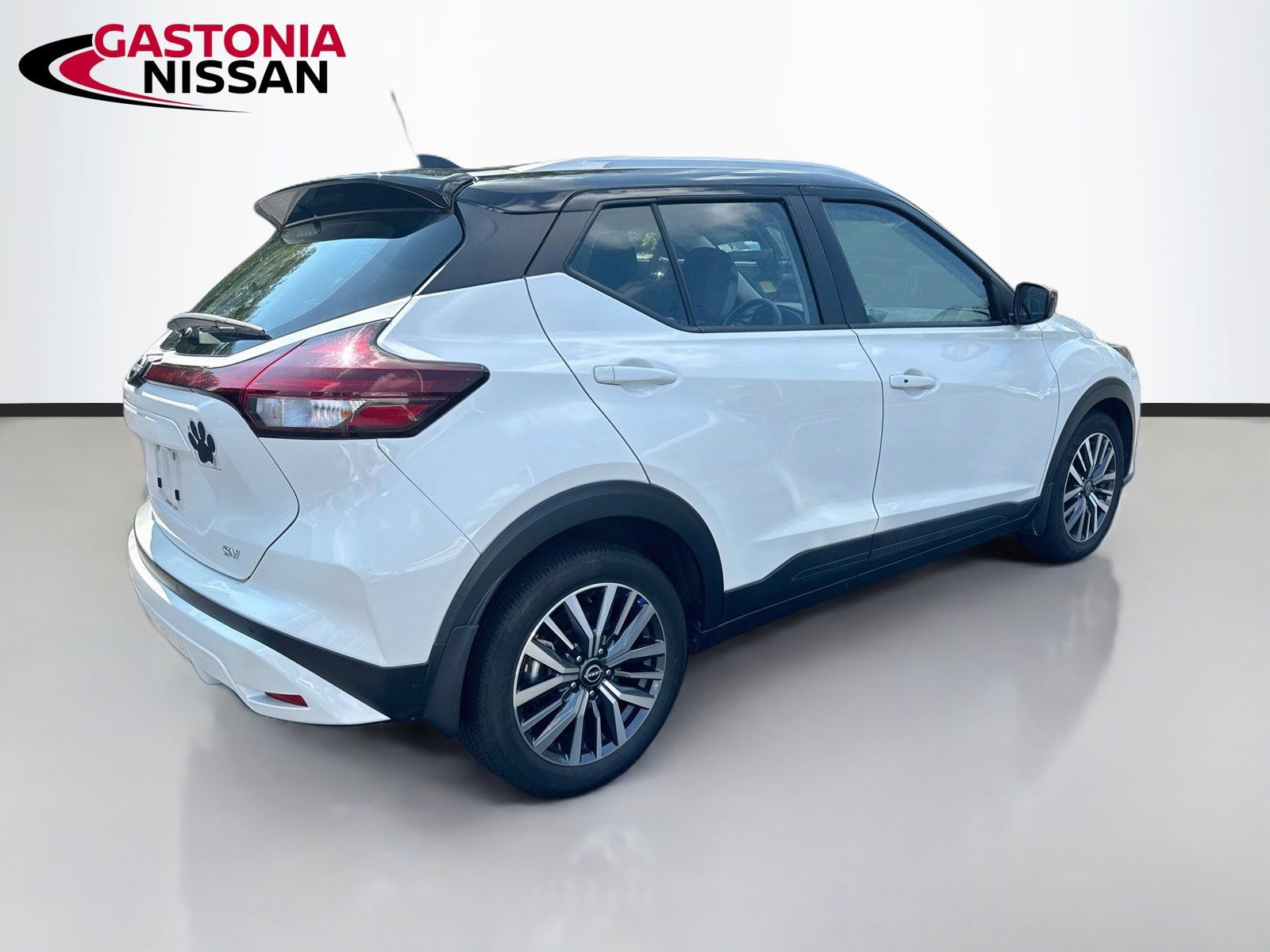 Used 2023 Nissan Kicks SV FWD image 9