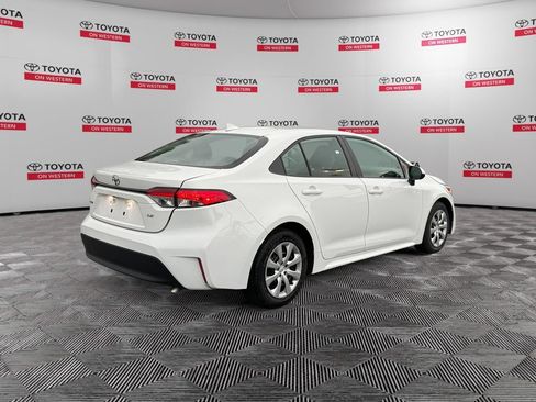 Used 2025 Toyota Corolla LE FWD image 5