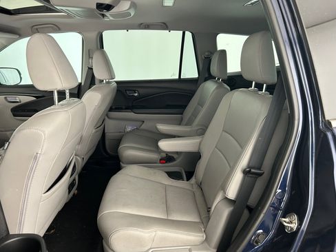 Used 2019 Honda Pilot Touring image 11