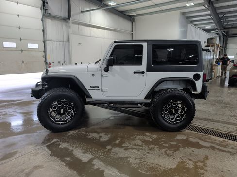 Used 2018 Jeep Wrangler Sport AWD/4WD image 5