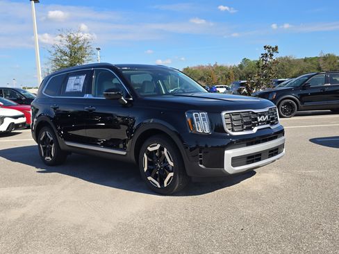 New 2025 Kia Telluride S image 2