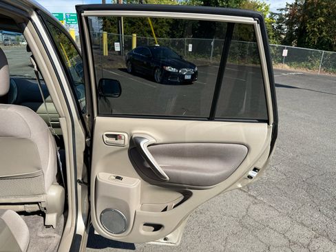 Used 2005 Toyota RAV4 2WD image 17
