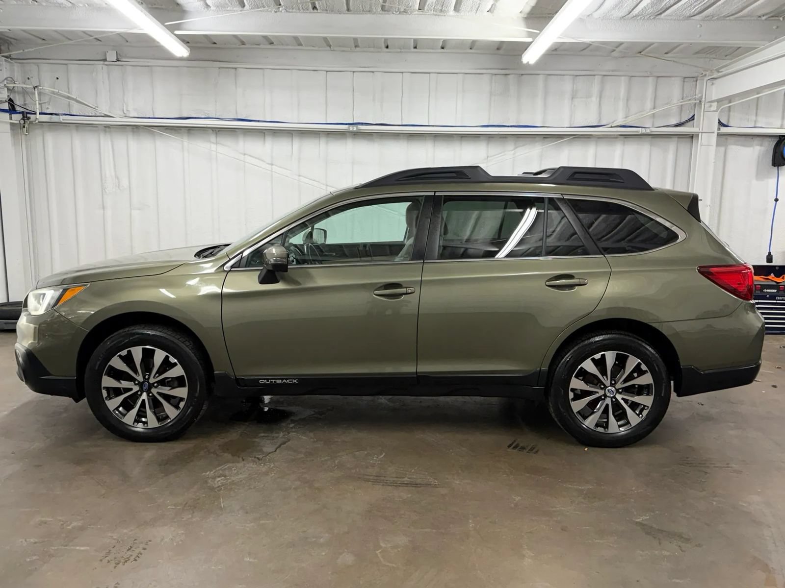 Used 2017 Subaru Outback 2.5i Limited AWD/4WD image 7
