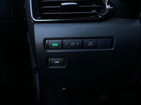 Used 2025 Nissan Sentra SV image 21