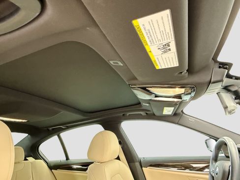 Used 2023 BMW 530i w/ Premium Package RWD image 17