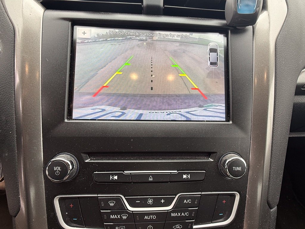 Used 2018 Ford Fusion SE w/ Fusion SE Technology Package FWD image 8