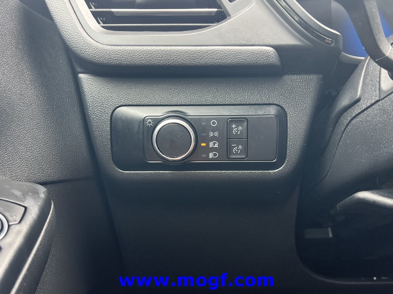 Used 2025 Ford Escape ST-Line FWD image 13