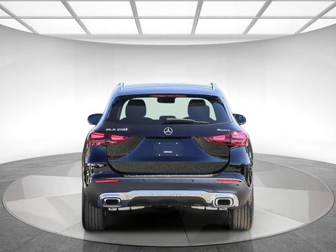 New 2025 Mercedes-Benz GLA 250 4MATIC image 3