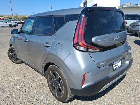 Used 2025 Kia Soul EX FWD image 3