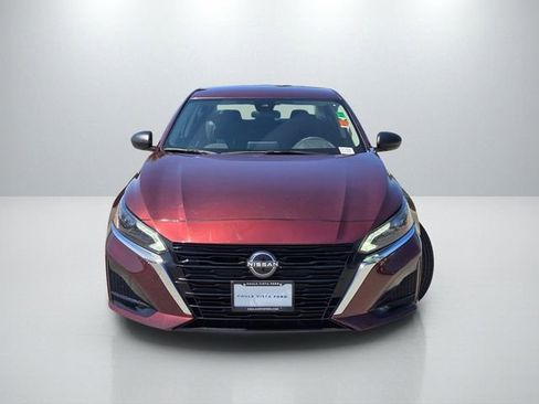 Used 2024 Nissan Altima 2.5 SV image 2