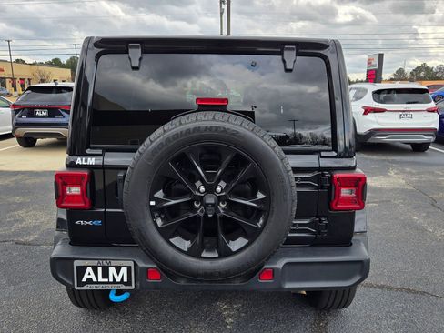 Used 2024 Jeep Wrangler Unlimited Sahara image 9