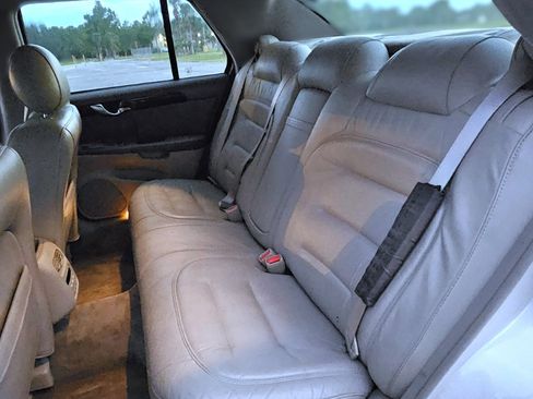 Used 2003 Cadillac De Ville Sedan w/ Comfort & Convenience Package image 11