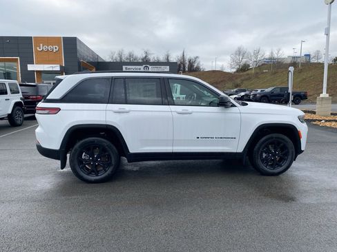 New 2026 Jeep Grand Cherokee Altitude AWD/4WD image 2