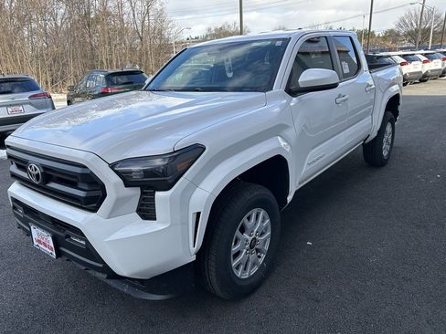 Used 2026 Toyota Tacoma SR5 image 2