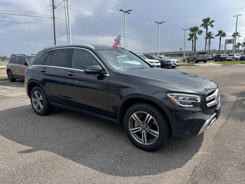 Used 2021 Mercedes-Benz GLC 300 image 3