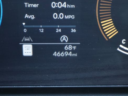 Used 2024 Hyundai Santa Fe SE image 32