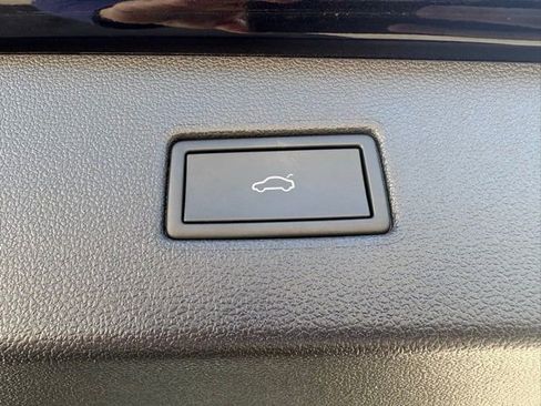 Used 2022 Volkswagen Tiguan SE R-Line image 34