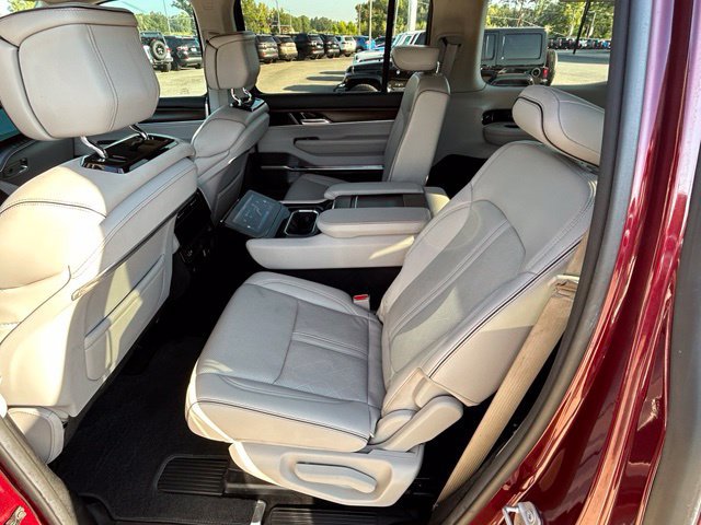 Used 2022 Jeep Grand Wagoneer Series II w/ Convenience Group III AWD/4WD image 19