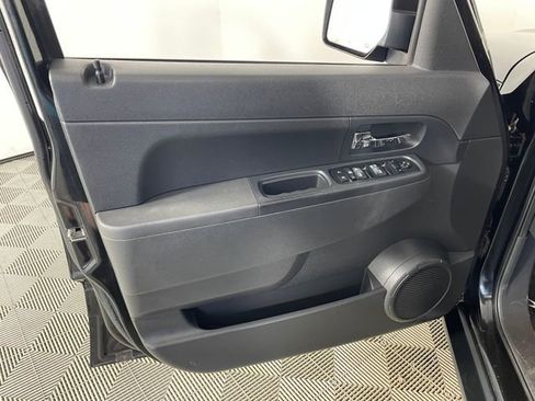 Used 2012 Jeep Liberty Sport w/ Popular Equipment Group AWD/4WD image 14
