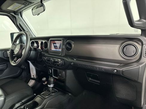 Used 2022 Jeep Wrangler Sport AWD/4WD image 28