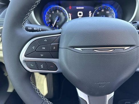 New 2027 Chrysler Pacifica Select FWD image 19