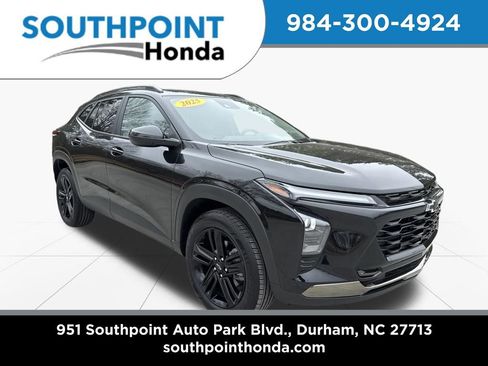 Used 2025 Chevrolet Trax ACTIV w/ Sunroof Package image 1