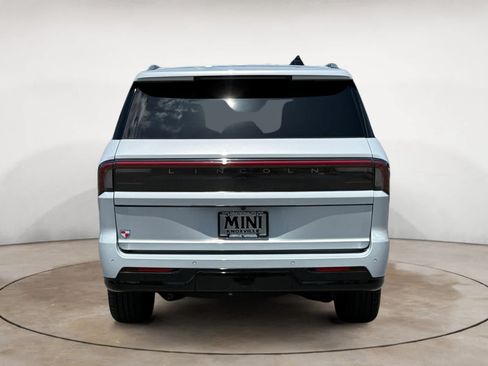 Used 2025 Lincoln Navigator Black Label AWD/4WD image 4