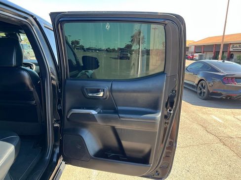 Used 2022 Toyota Tacoma Limited image 17