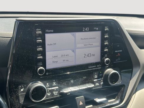 Used 2021 Toyota Highlander XLE AWD/4WD image 12