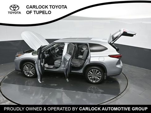 Used 2023 Toyota Highlander Platinum image 56