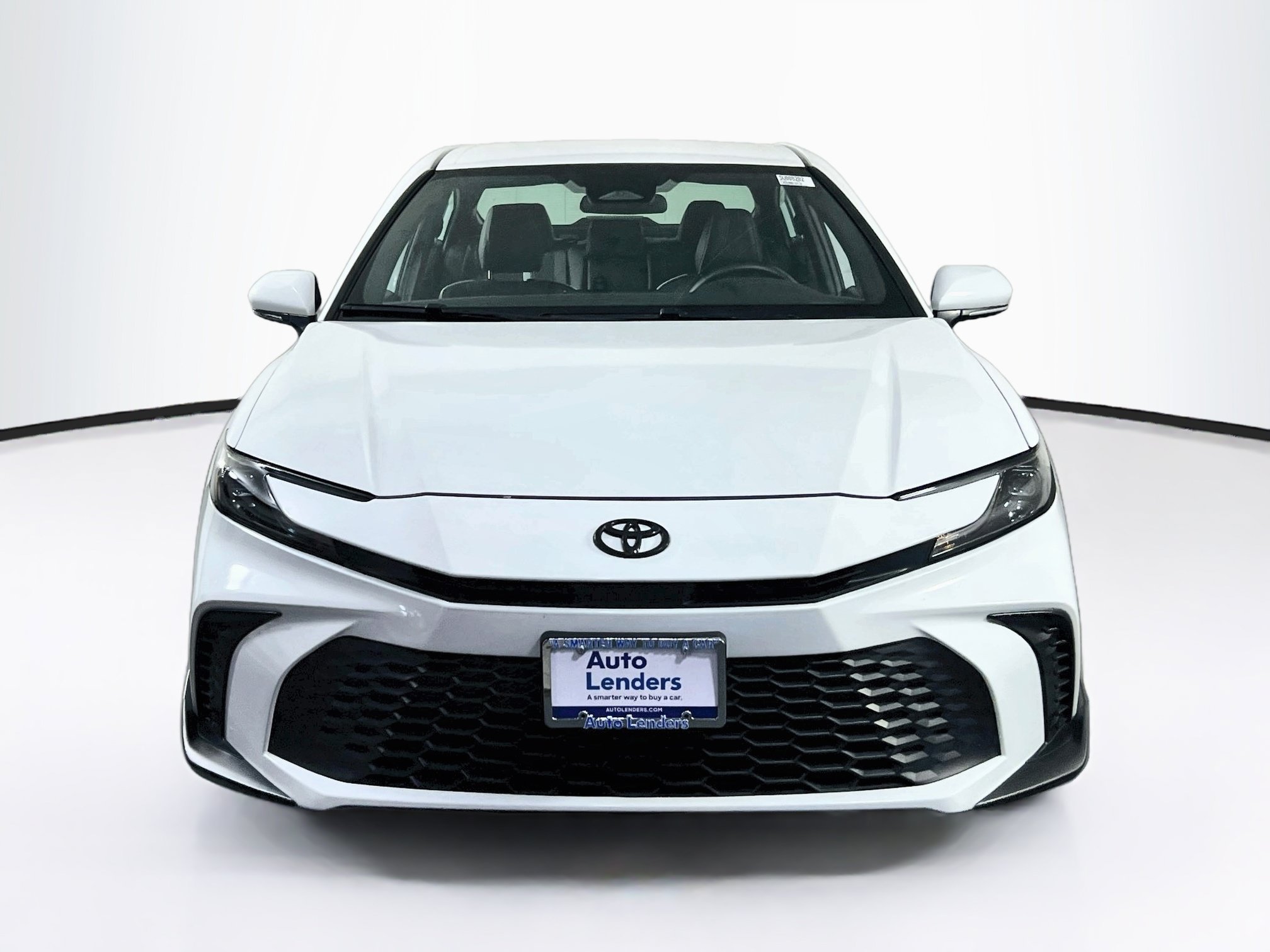 Used 2025 Toyota Camry SE AWD/4WD image 2