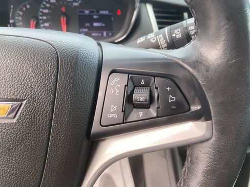 Used 2019 Chevrolet Trax LT w/ LT Convenience Package image 17