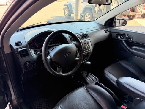 Used 2007 Ford Focus ZX5 Hatchback image 9