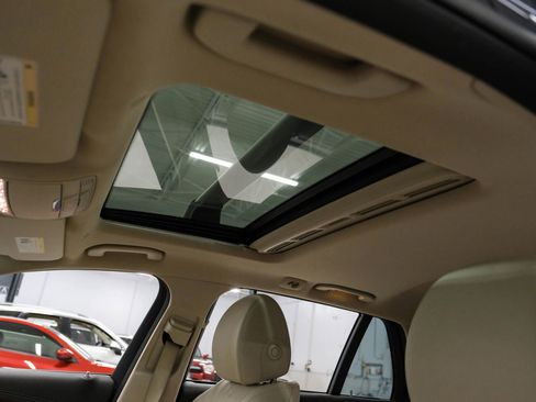 Used 2018 Mercedes-Benz E 400 4MATIC Wagon w/ Premium 2 Package image 4