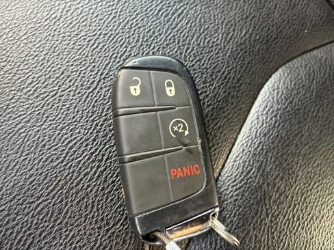 Used 2025 Jeep Compass Limited AWD/4WD image 17
