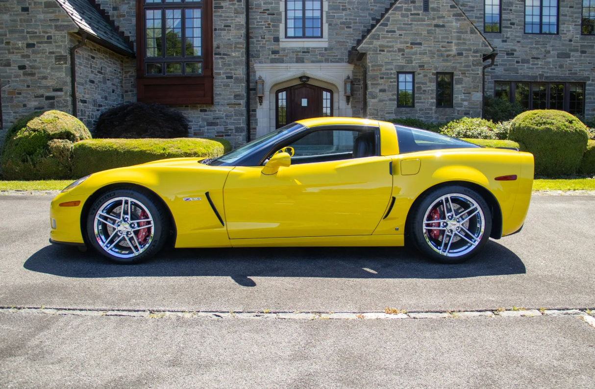 Used 2007 Chevrolet Corvette Z06 w/ Preferred Equipment Group RWD image 4