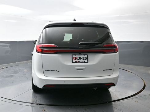 New 2026 Chrysler Pacifica Limited w/ S Appearance Package image 13