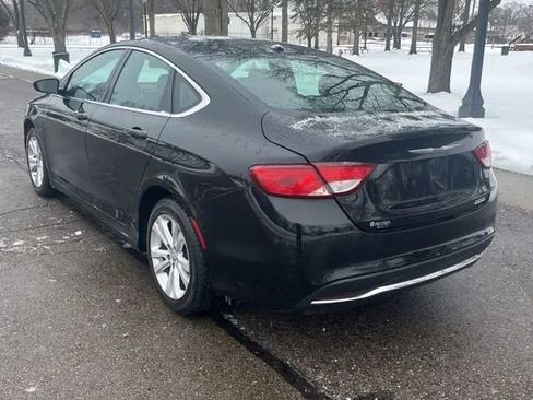 Used 2015 Chrysler 200 Limited w/ Convenience Group image 2