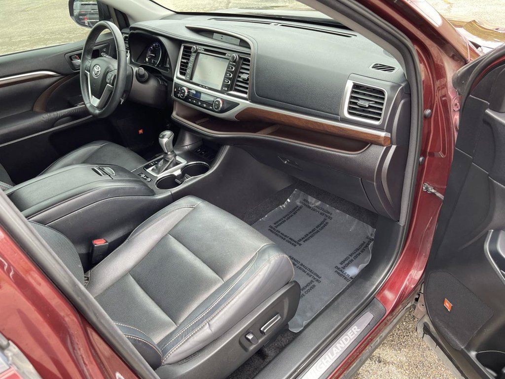 Used 2016 Toyota Highlander Limited FWD image 17