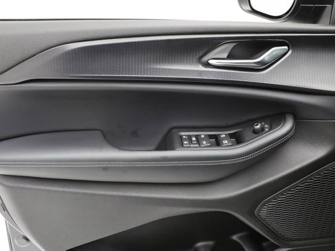 Used 2025 Jeep Grand Cherokee L Laredo image 14