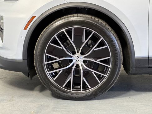 New 2026 Porsche Macan 4 Electric image 34