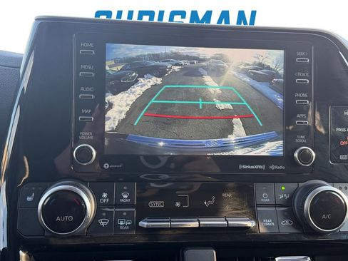 Used 2021 Toyota Highlander XLE image 22