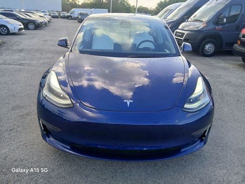Used 2023 Tesla Model 3 Standard Range image 2